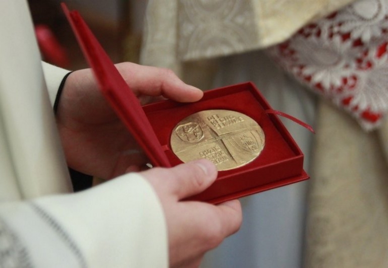 Medale Dei Regno Servire uroczyście wręczone