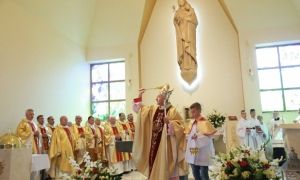 Mamy nową parafię pw. Matki Bożej Pięknej Miłości w Proszówkach koło Bochni