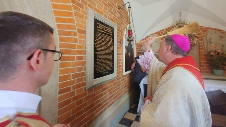 Bp Jeż poświęcił tablicę upamiętniającą księży zamordowanych podczas II wojny światowej