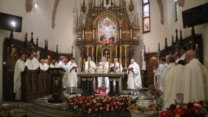 Bp Andrzej Jeż pobłogosławił odnowiony kościół parafialny w Bobowej