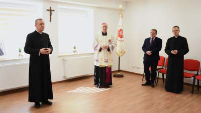 Bp Andrzej Jeż poświęcił nową siedzibę Caritas