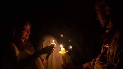 Wielka Sobota. Modlitwa przy grobie Jezusa, a wieczorem wyjątkowa liturgia
