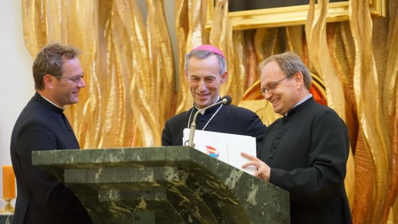 Wręczenie nominacji na nowe parafie dla księży wikariuszy - ZDJĘCIA