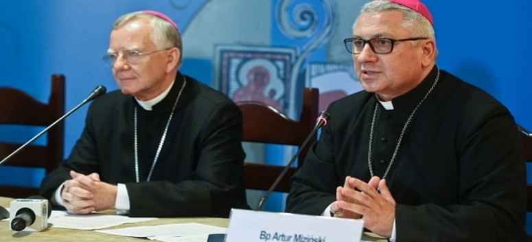 Biskupi: homilie powinny być każdorazowo starannie przygotowywane